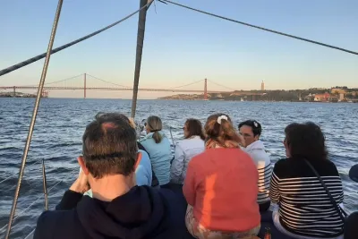 Lisbon: Private Sailboat Cruise along Tagus River