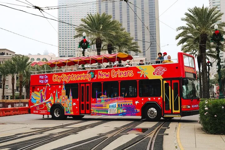 New Orleans Hop-On Hop-Off and Garden District Walking Tour