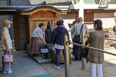 Private tour! Wash Bodhisattva and Explore Japanese Garden.