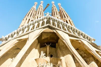 Barcelona all included: Sagrada, Park Güell, Montjuic & Gothic