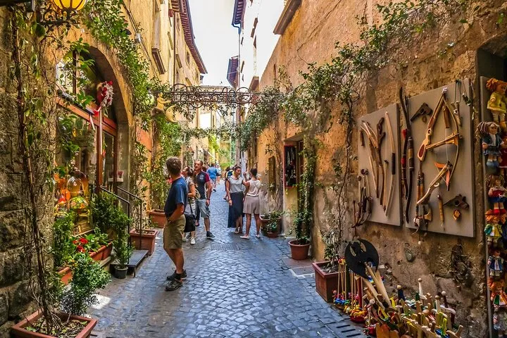 Heart of Italy Day Trip: Visit Perugia and Assisi from Florence