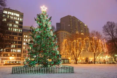 Private Christmas Walking Tour in Boston Historic Harbor