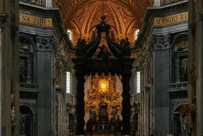 Small Group Guided Tour of St Peter Basilica