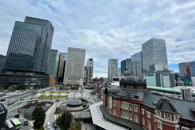 Tokyo walking tour around Imperial Palace and Tokyo Station