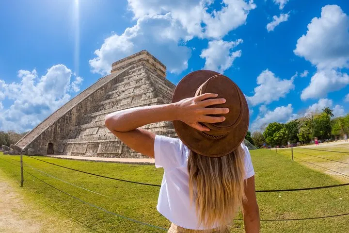 Enigmatic mayan adventure in Chichen Itza, Cenote and Valladolid