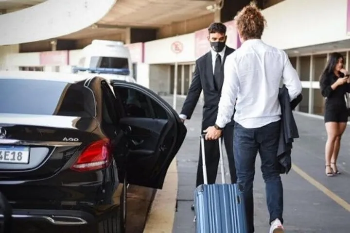 Private Oneway Airport Transfer London Heathrow Airport To London