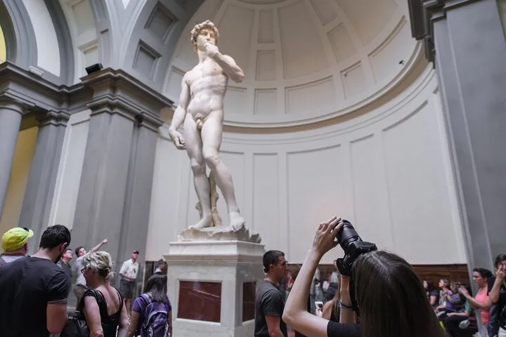 One Day Walking Tour with Accademia & Uffizi Gallery in Florence