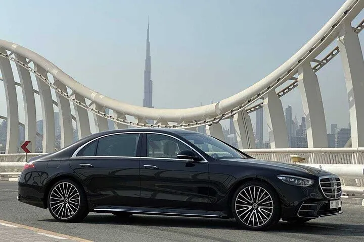 Mercedes Benz with Chauffer in Dubai for 10 Hours