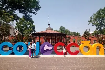 Coyoacan Icons Tour: Explore Trotsky, Casa Roja, and Folk Culture