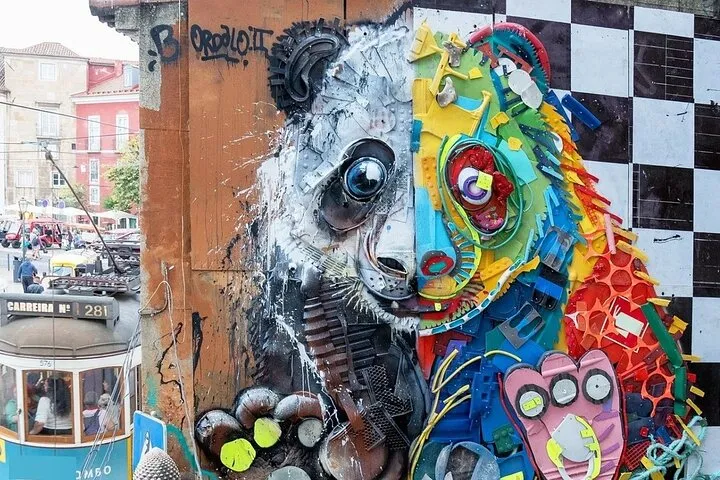 Lisbon Street Art - Private Guided Tour in a Electric Tuk Tuk