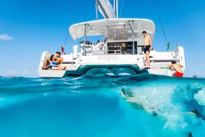 4H Private Vip Catamaran Tour with Swim Up to 18 people