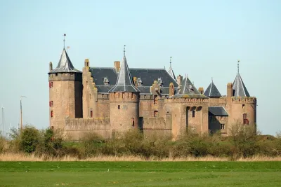 Historic Royal Tour exploring Palaces and Castles - Private tour