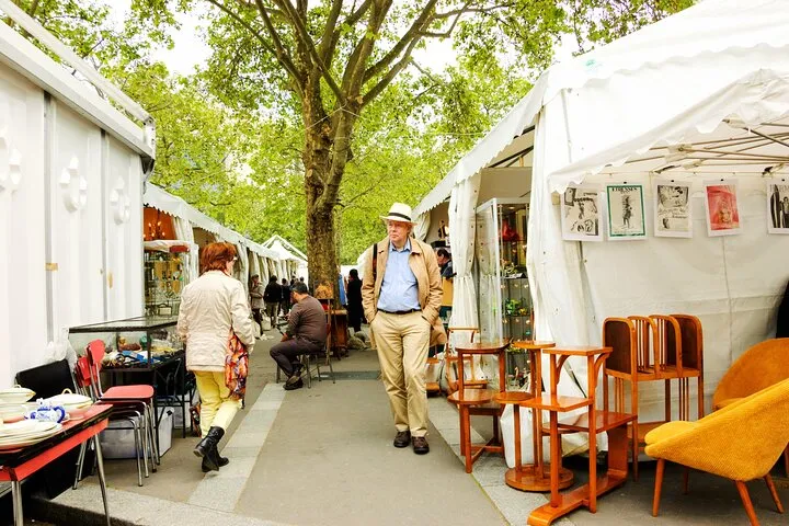 Paris: Saint Ouen Flea Market Guided Tour with Local Guide