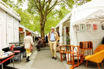 Paris: Saint Ouen Flea Market Guided Tour with Local Guide