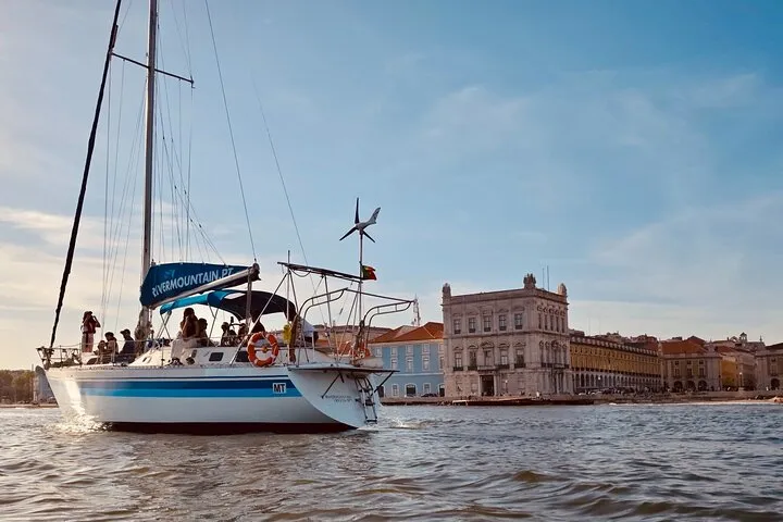 Guided day Sailboat Tejo River 2h Tour