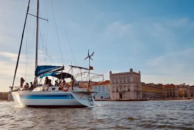 Guided day Sailboat Tejo River 2h Tour