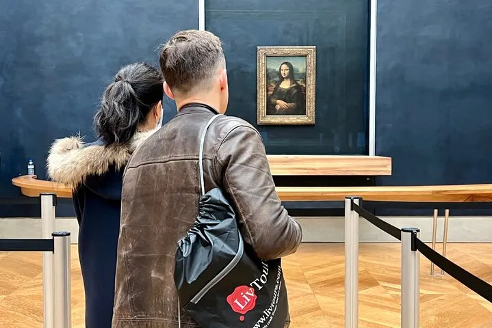 Semi-Private Louvre Highlights Tour with Mona Lisa, Max 6 People