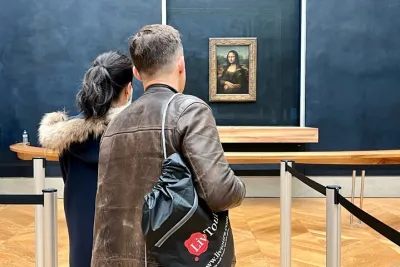 Semi-Private Louvre Highlights Tour with Mona Lisa, Max 6 People