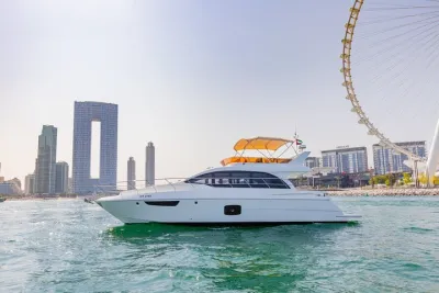 Private: VIP Luxury Yacht Tour With BBQ & Drinks
