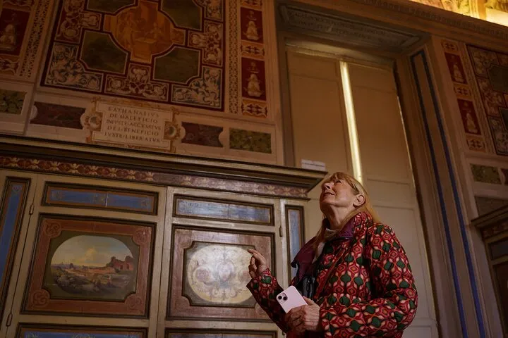 Vatican Museums Alone: VIP Early Entry or After-Hours Guided Tour
