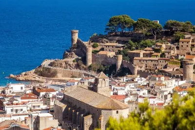 Costa Brava Tour: Tossa de Mar Easy Hike & Snorkel from Barcelona