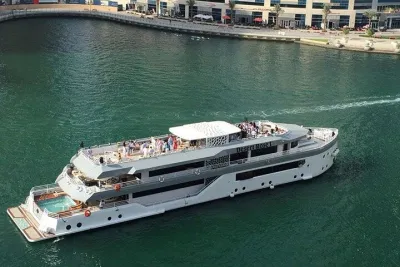 3-Hour Lotus Mega Yacht Dinner Experience in Dubai Marina