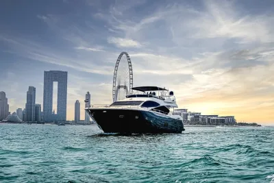 90 Feet Luxury Private Guided Yacht Tour in Dubai