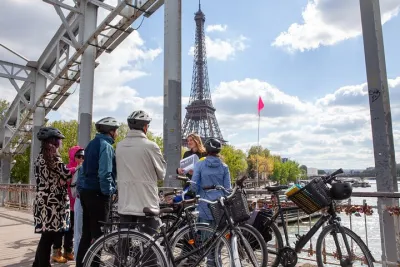 Paris Small Group Guided Bike Tour of Must-See Sights