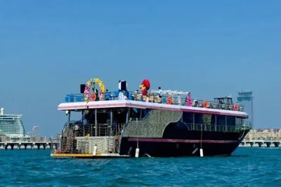 Dhow Cruise Dinner in Dubai Marina with Live Entertainment
