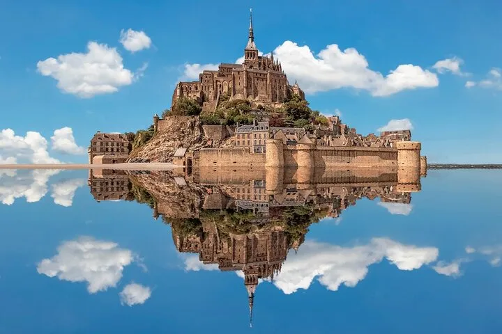 Mont Saint-Michel and Calvados Tasting Private Tour from Paris
