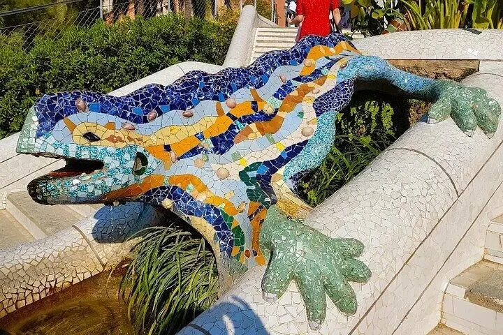 Barcelona Shared Guided Tour Including Park Güell Entry + Ebook