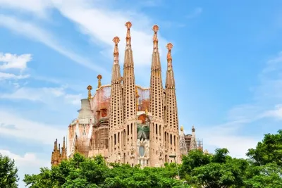 Sagrada Família: Art, History and Architecture + exclusive e-book