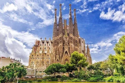 Sagrada Familia Guided Tour + Ebook