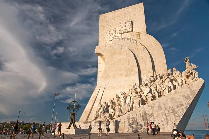 Lisbon Golden Age 4H Private Tour with Van and Local Guide