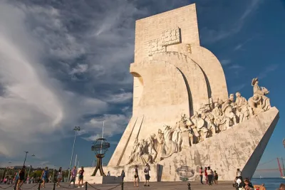 Lisbon Golden Age 4H Private Tour with Van and Local Guide