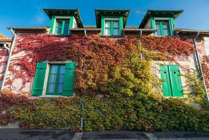Private Giverny, Rouen and Honfleur Tour from Paris