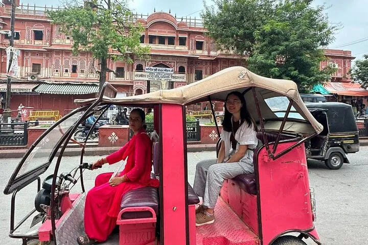 Jaipur Half-Day Heritage Tour by Women-Driven E-Rickshaw