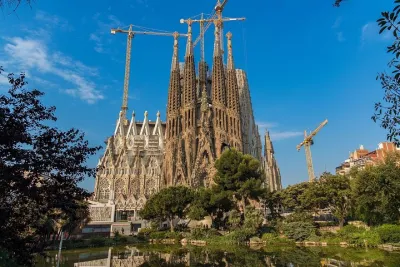 Skip-the-line La Sagrada Familia with Towers Private Tour