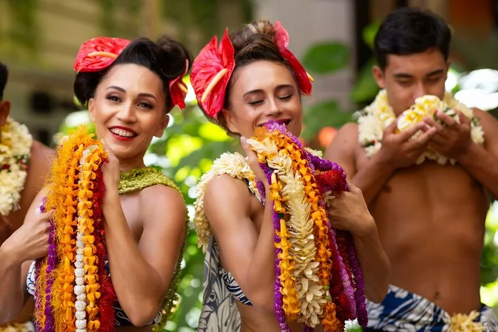Luau Na Lei Aloha: Boutique Premium Dinner Show in Waikiki