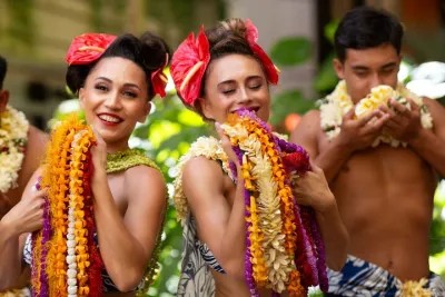 Luau Na Lei Aloha: Boutique Premium Dinner Show in Waikiki