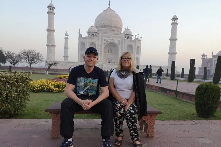 Delhi to Agra Day Trip by Vande Bharat Train with Guide