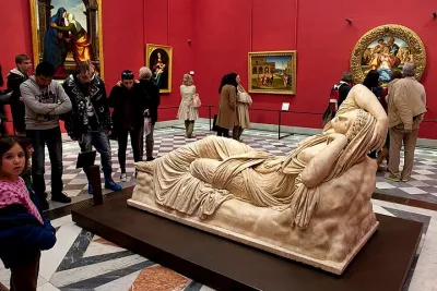 Uffizi Gallery Guided Walking Tour + Ebook