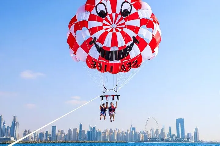 Parasailing Adventure in Dubai with Boat Ride