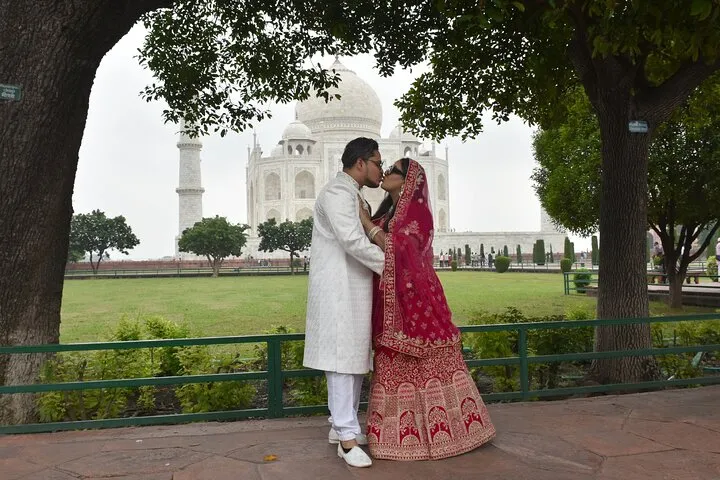 From Delhi: Private Taj Mahal day trip with lunch