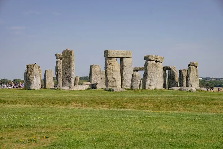 Southampton Private Pre-Cruise Tour from London via Stonehenge.