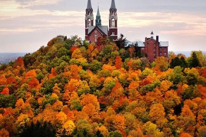 Milwaukee Day Tour from Chicago w/Optional Foliage Season Upgrade