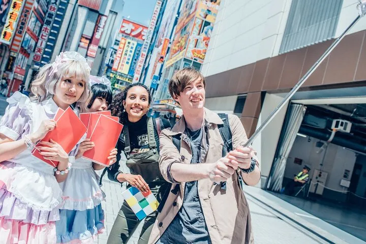Akihabara Vacation Package by an interpreter guide and cosplayer
