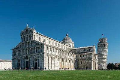 Private Tour: Lucca and Pisa with Typical Pastry Tasting