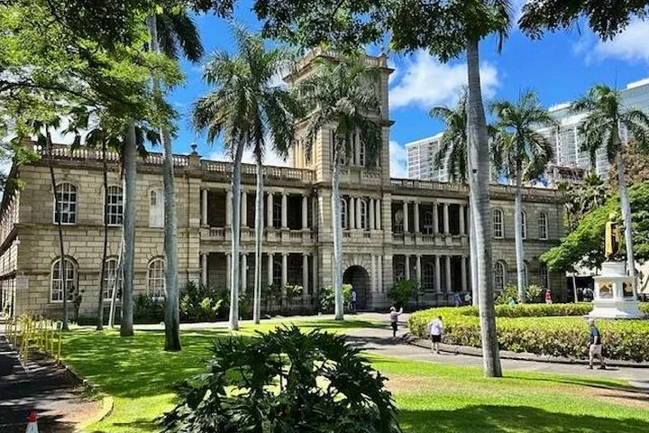 Through A Glass Darkly The Strange and Tragic History Of Honolulu