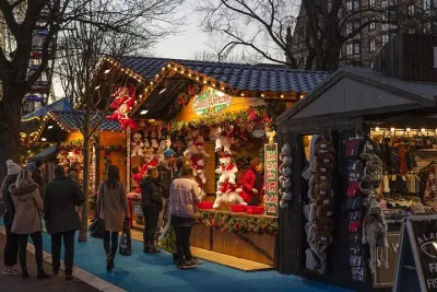 London: Christmas Market Tours in Salisbury and Winchester